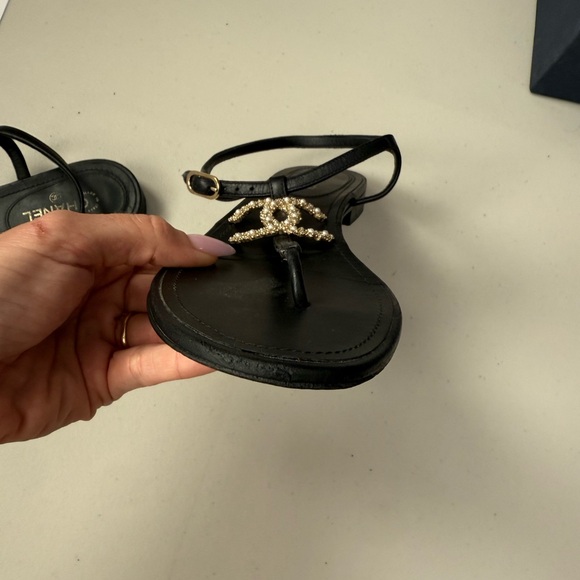 Chanel sandals black calfskin with pearls - Picture 4 of 6